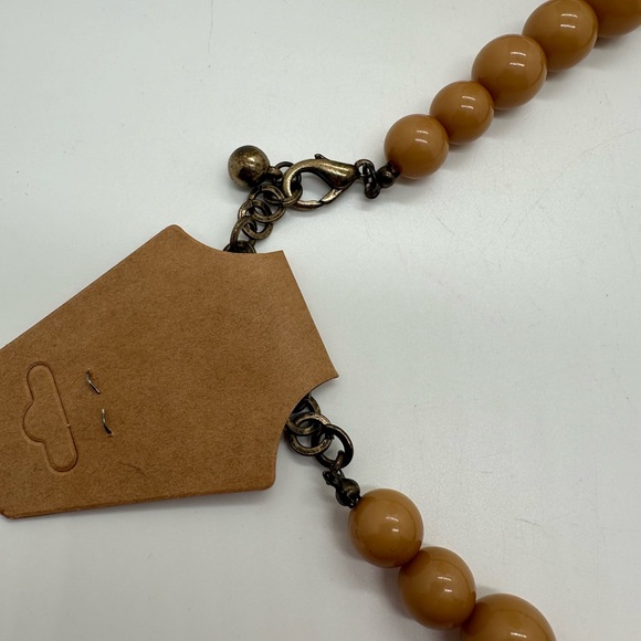 Large statement beaded gold-tone fashion necklace - Picture 6 of 6